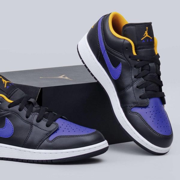 Кеды Nike Air Jordan 1 Low 553558 075.