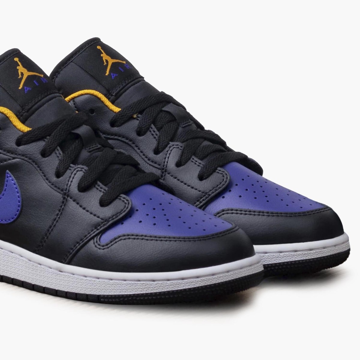 Кеди Nike Air Jordan 1 Low 553558 075