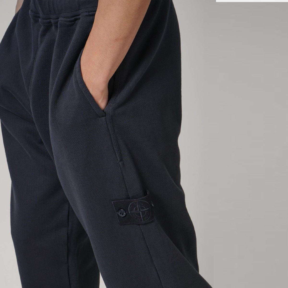 Спортивные штаны Stone Island L1S156200008S0F42 V0020 едет