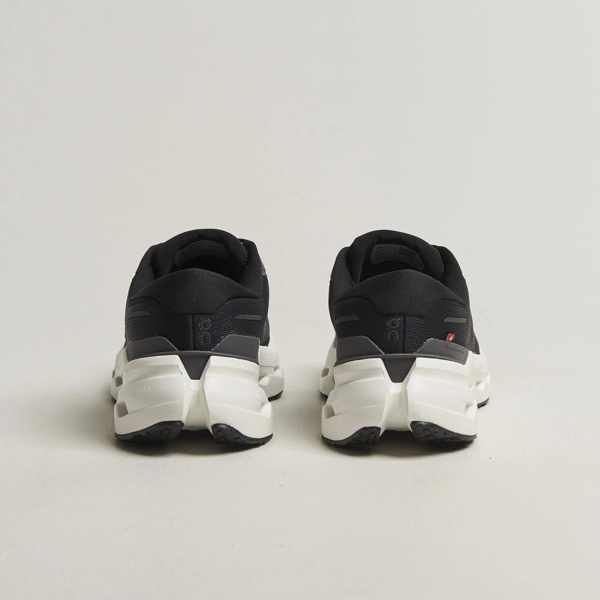 Кроссовки On Cloudrunner 3 Black/Ivory
