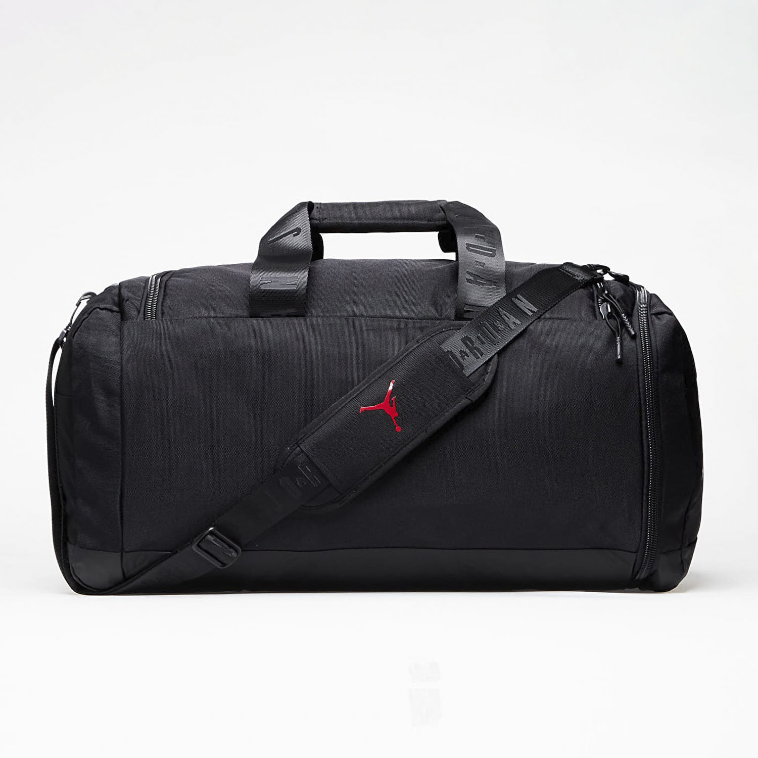 Спортивная сумка Nike Jordan MM0920-023