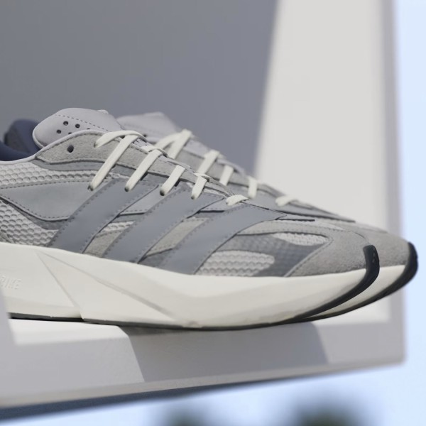 Кроссовки Adidas Lightblaze IH8607