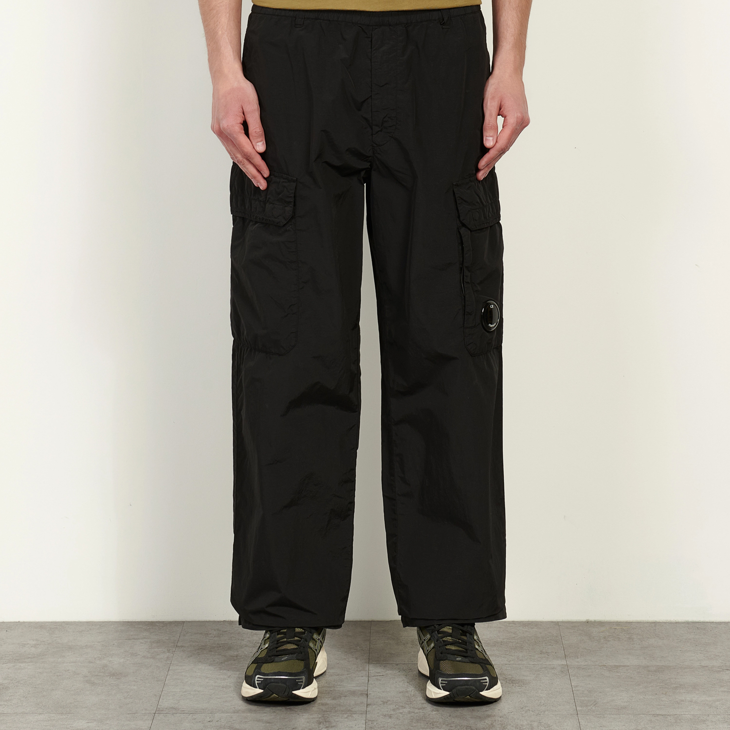 Штани CP Company Flatt Nylon Loose Cargo Lens Pants 20CMPA140A005991G 999