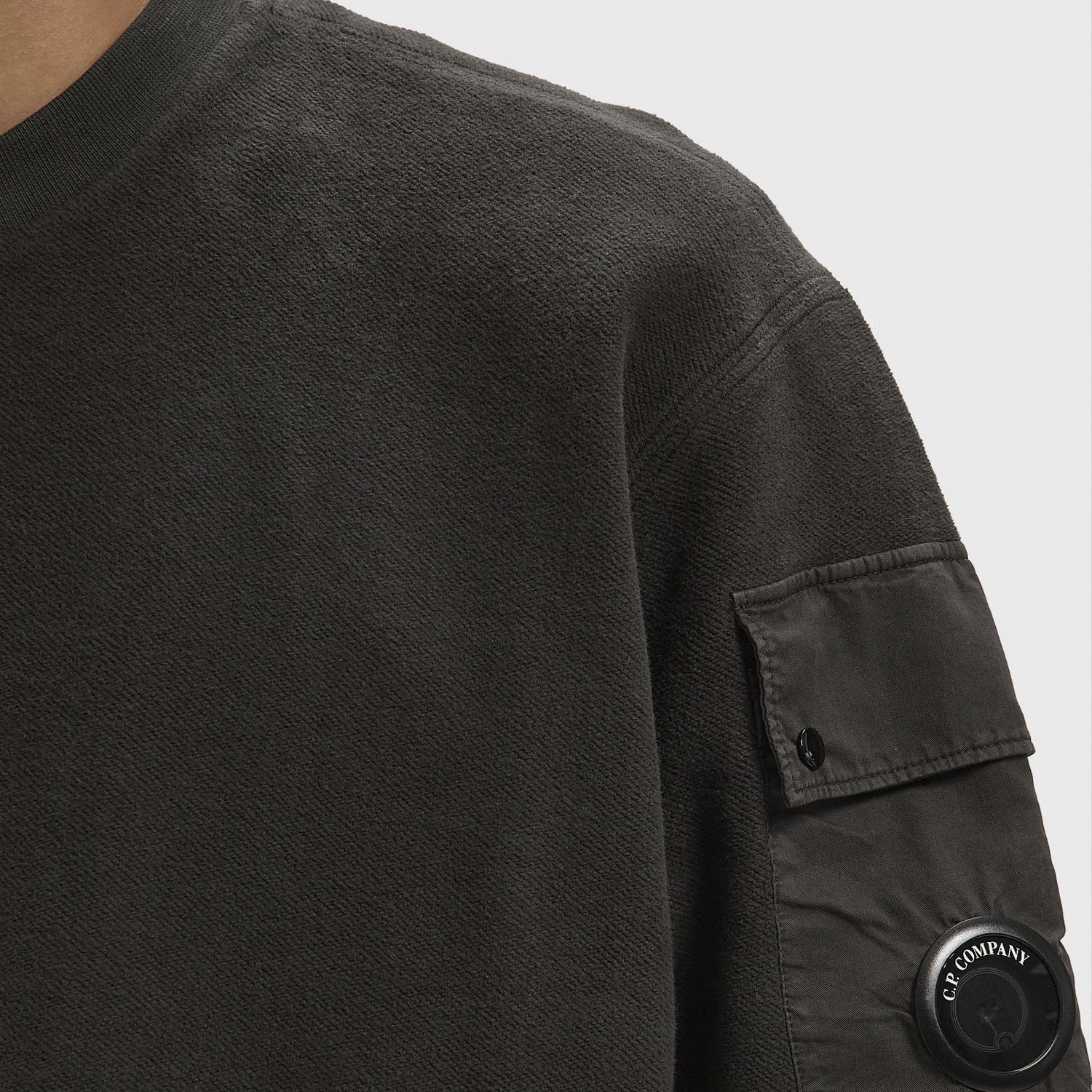 Свитшот C.P. Company Brushed Emerized Diagonal Fleece Crewneck Lens Sweatshirt 21CMSS192A006614G 999