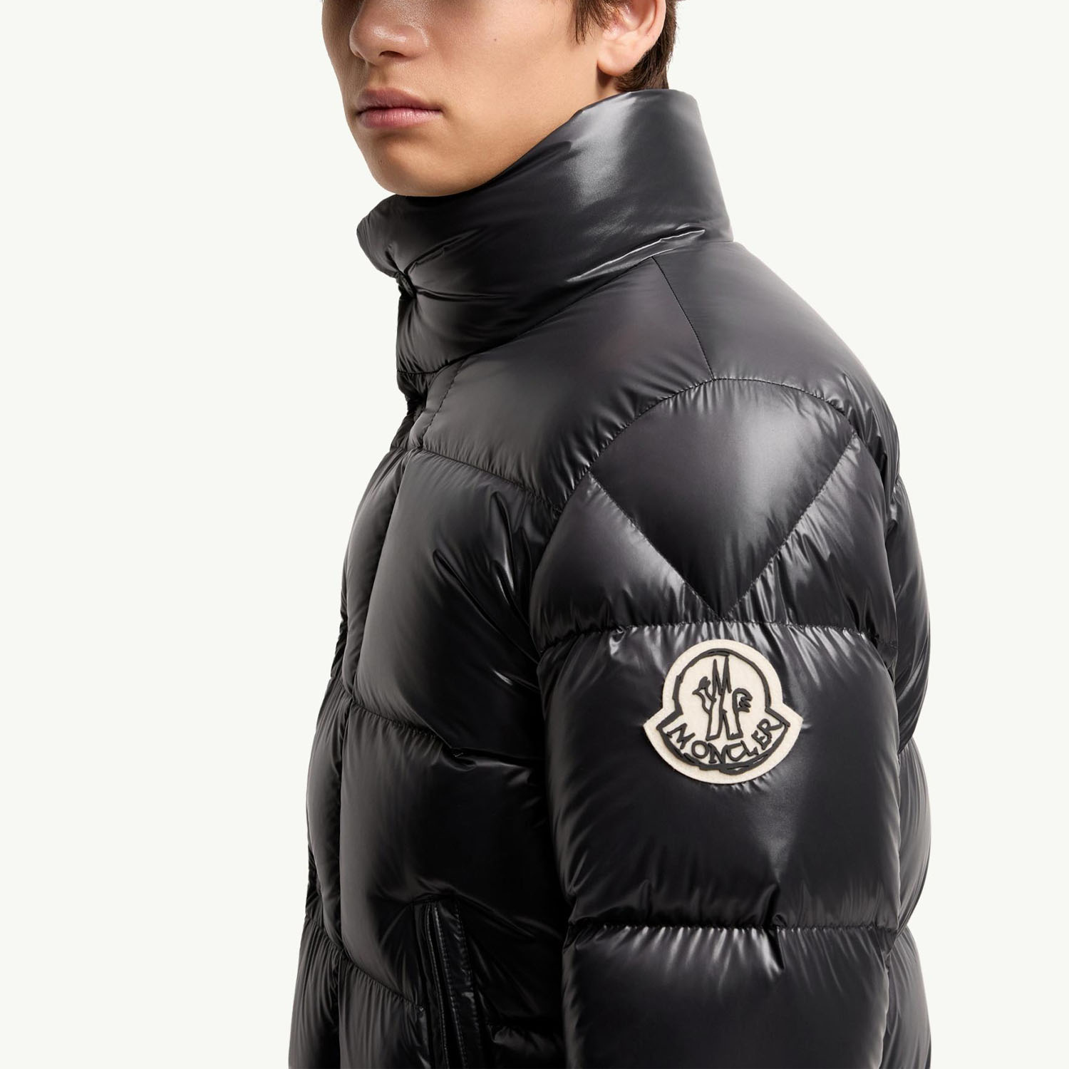 Пуховик Moncler Bendola Laqué Short Down Jacket