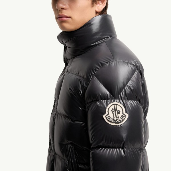 Пуховик Moncler Bendola Laqué Short Down Jacket