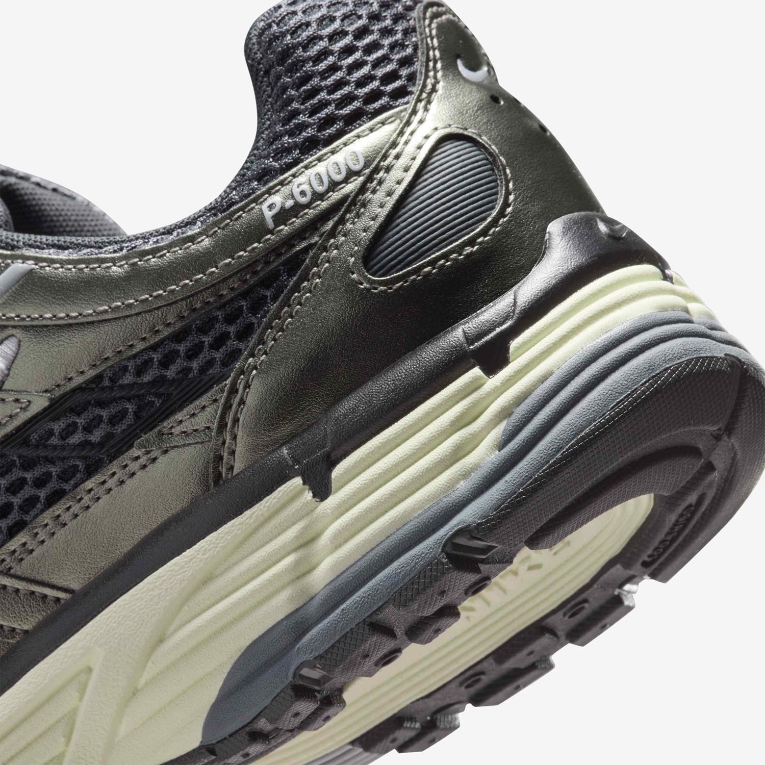 Чоловічі кросівки Nike P-6000 SE IR0923 001