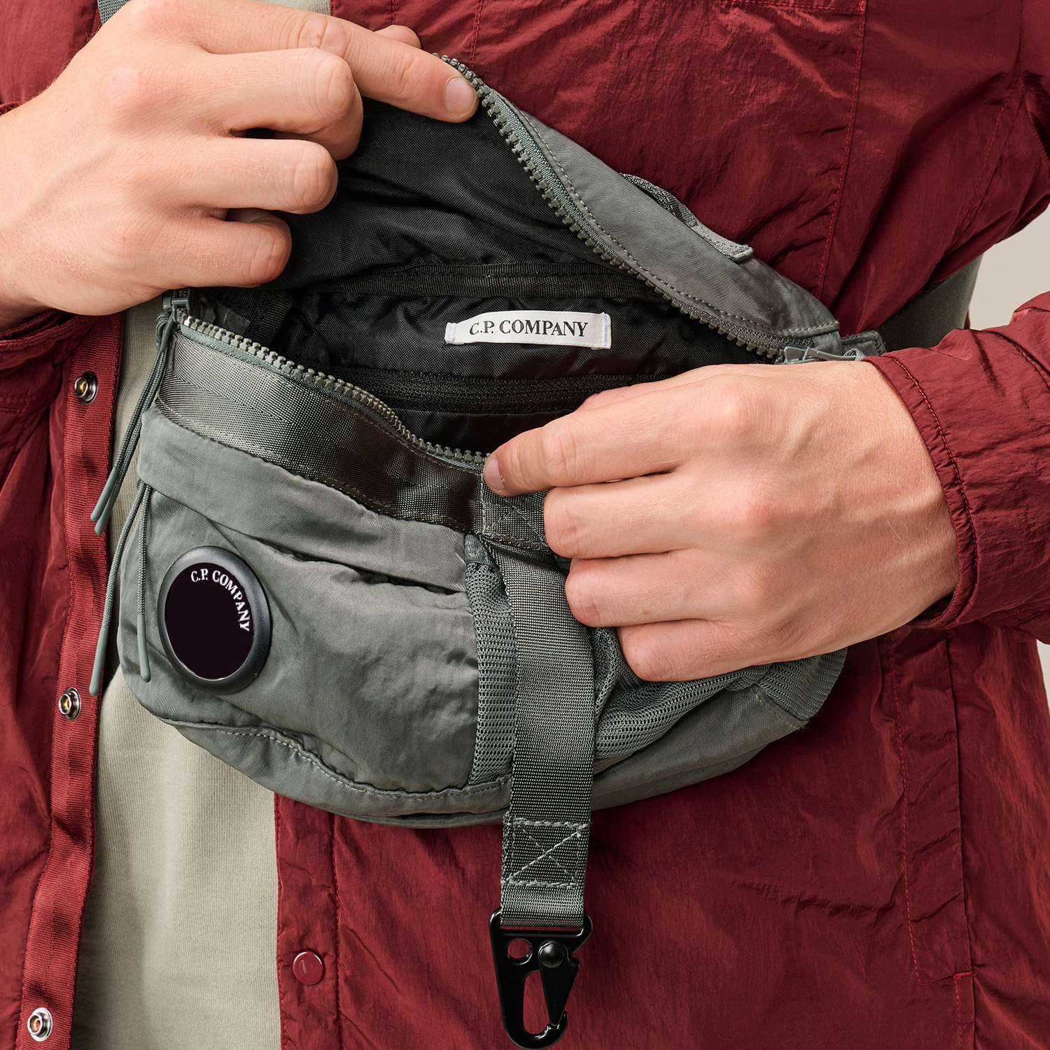 Поясная сумка C.P. Company Nylon B Lens Mini Waist Bag 21CMAC128A005269G 950