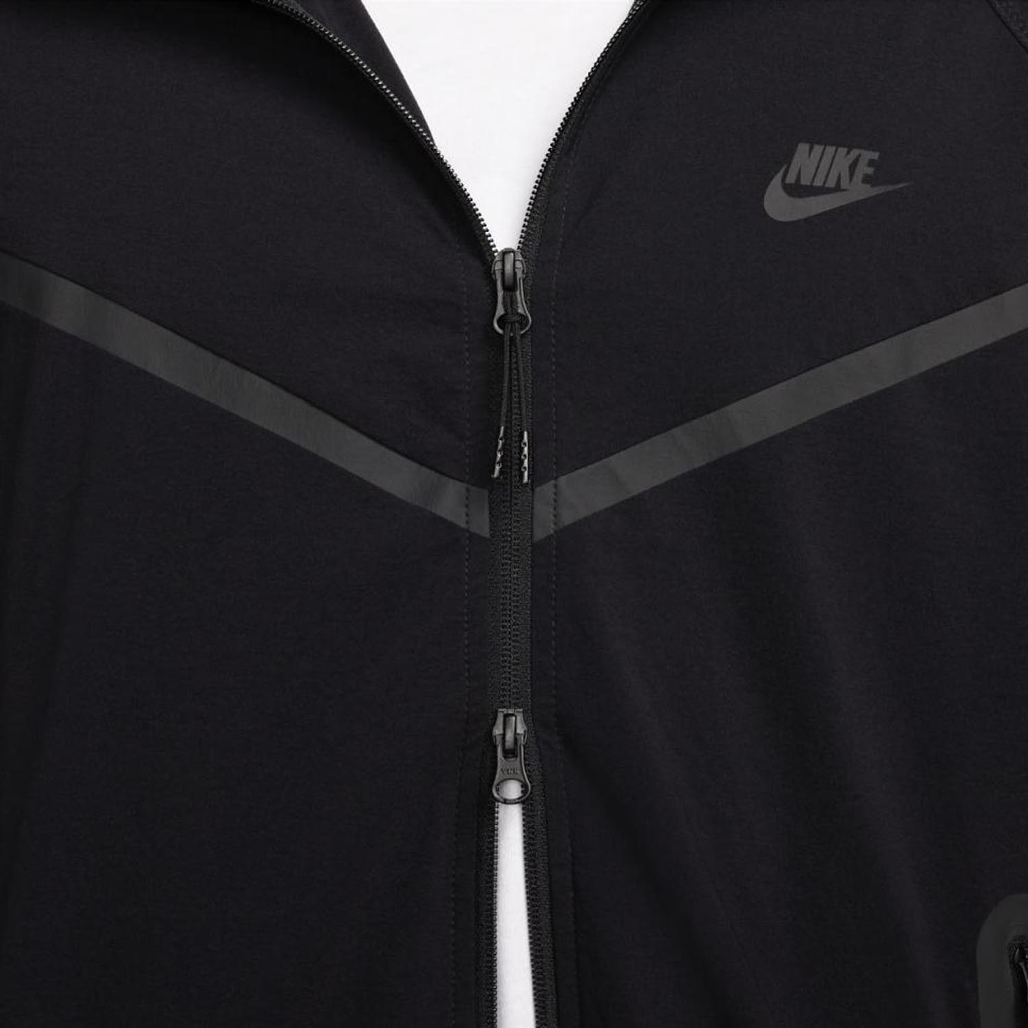 Вітровка Nike Tech Woven Jacket HM7151-010