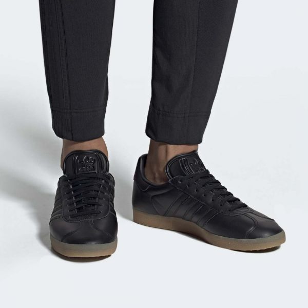 Кроссовки Adidas BD7480.