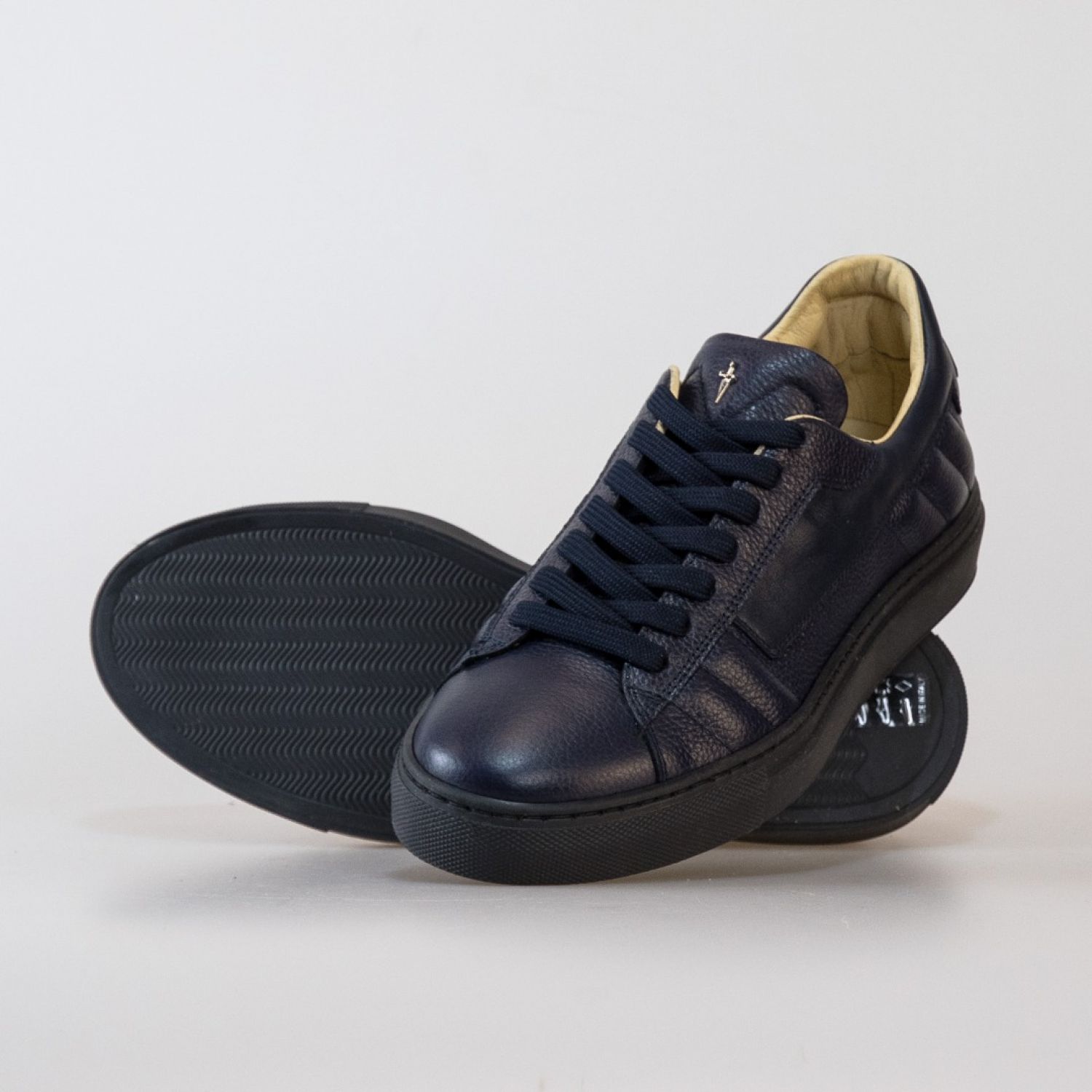 Cesare Paciotti EU1GR brand centr