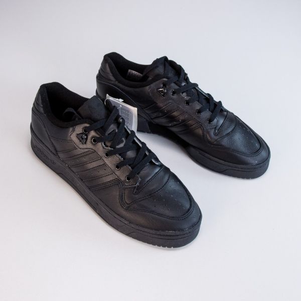 Кроссовки Adidas RIVALRY LOW.
