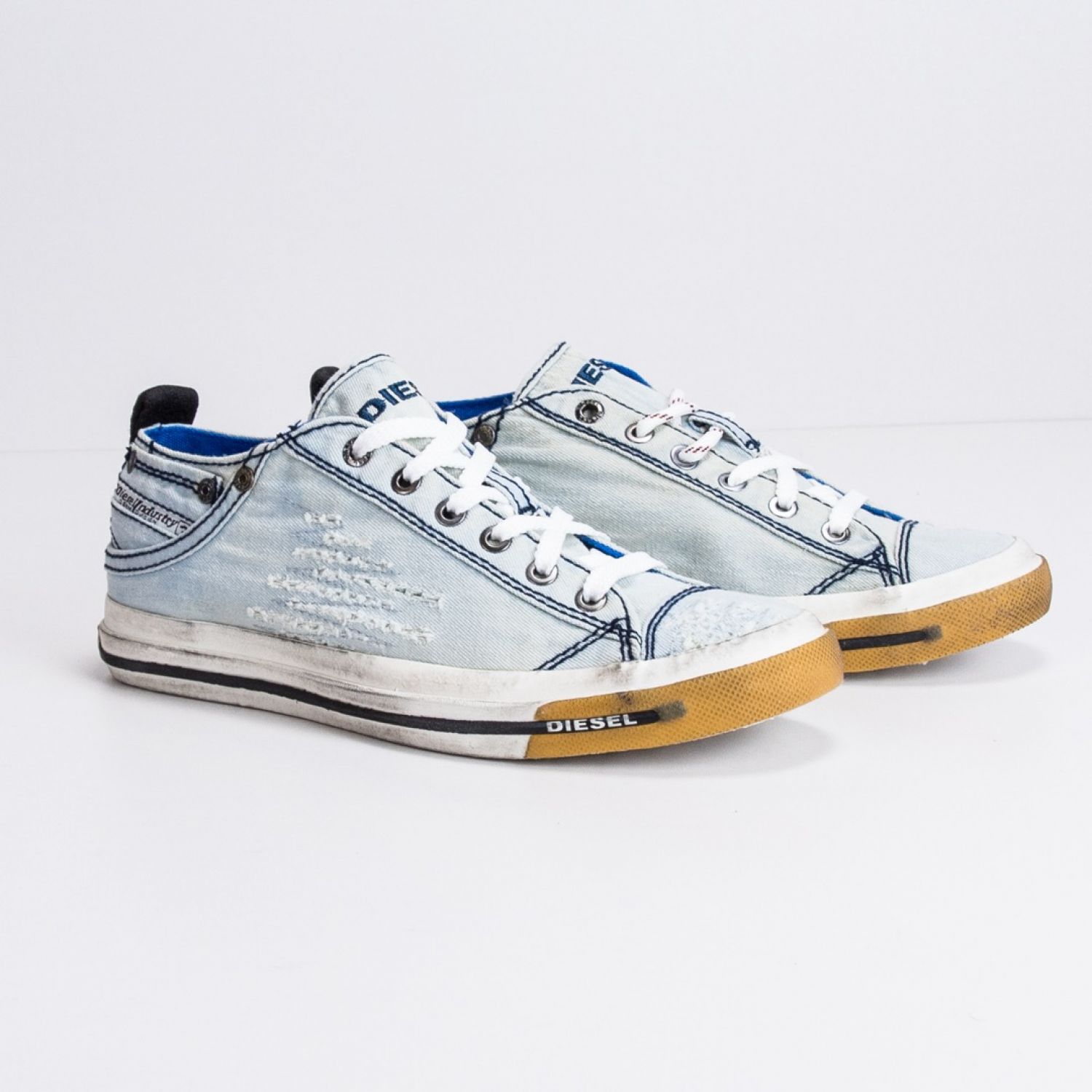 Diesel Exposure Low I Indigo brand centr