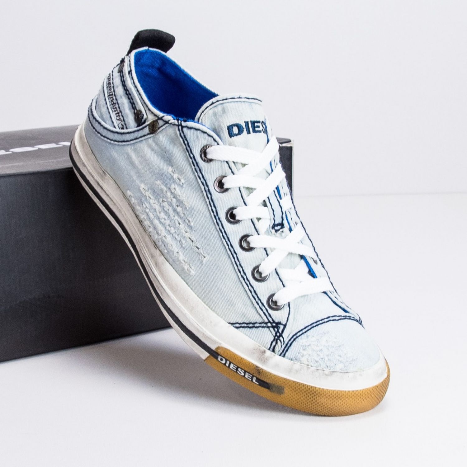 Diesel Exposure Low I Indigo