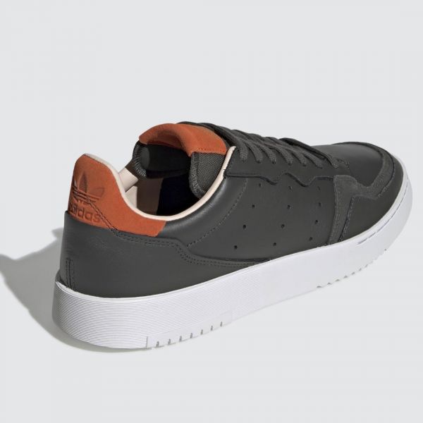 Кроссовки Adidas Supercourt.