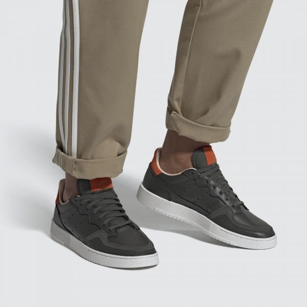 Кроссовки Adidas Supercourt.