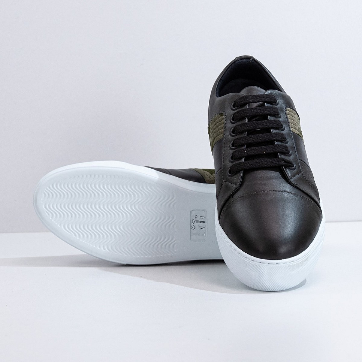 Кеди Neil Barrett Modernist City Trainer