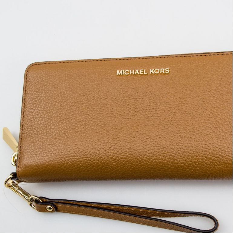 Кошелек Michael Kors Travel Continental leather.