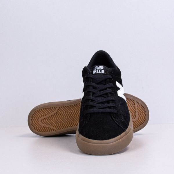 New Balance AM210PBB brand centr