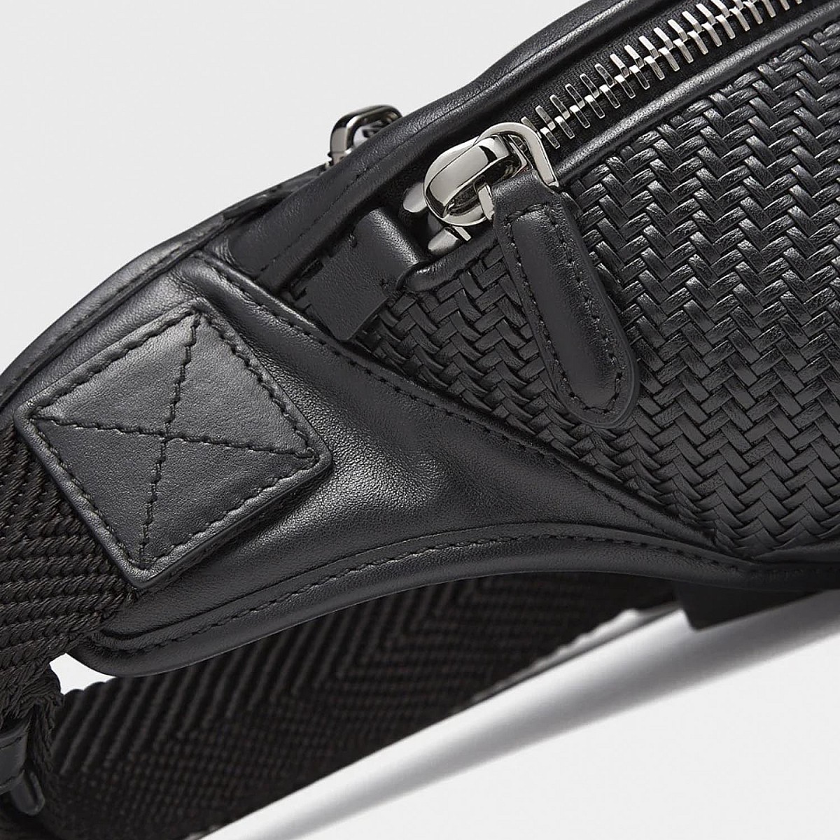 Сумка Ermenegildo Zegna BLACK PELLETESSUTA™ LEATHER BELT BAG