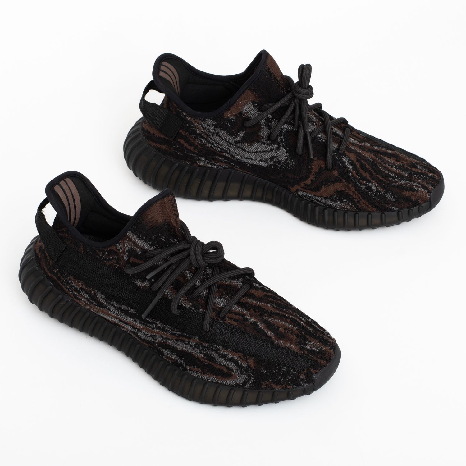 Yeezy nere e oro best sale