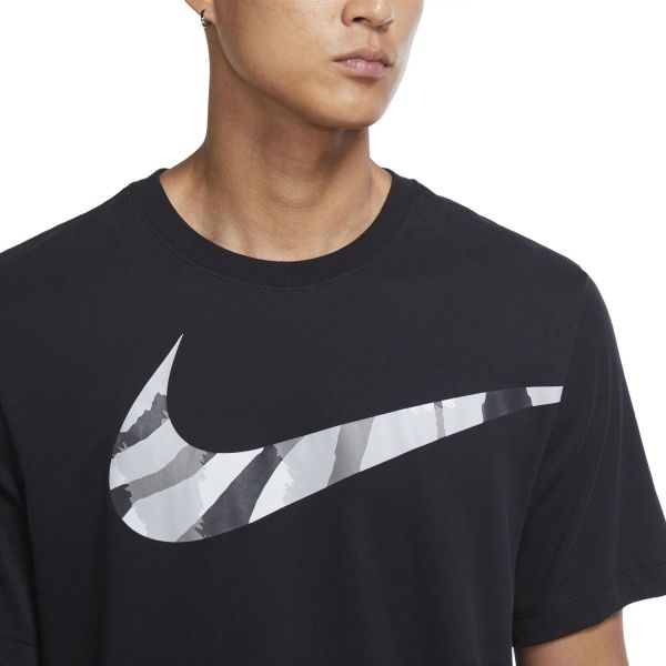 Футболка Nike DM5662-010.
