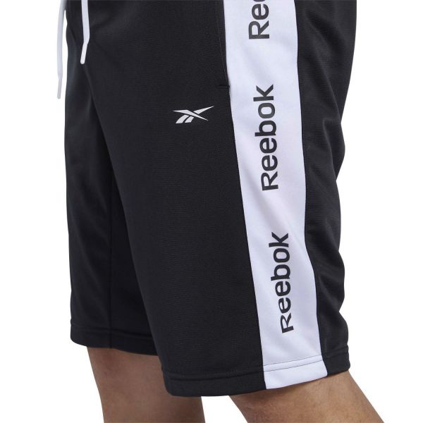 Шорты Reebok.