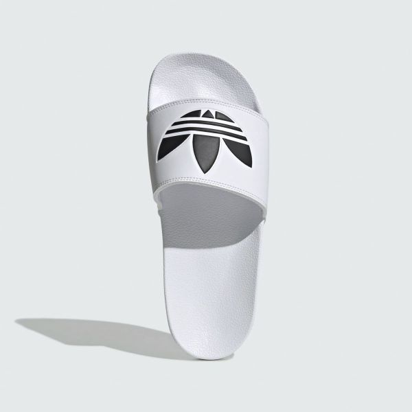 Шлепанцы Adidas.