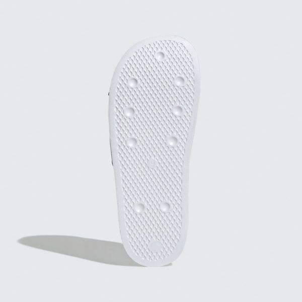 Шлепанцы Adidas.