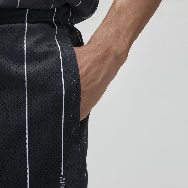 Шорты Nike DM1357-010.
