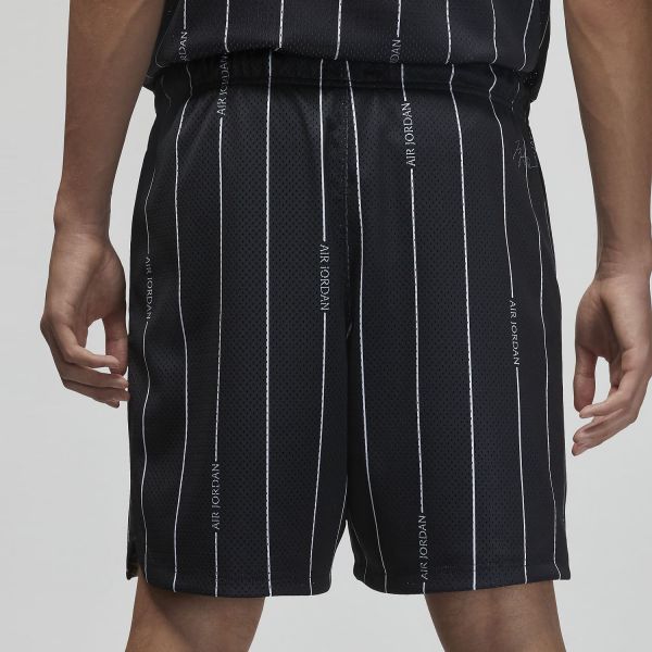Шорты Nike DM1357-010.