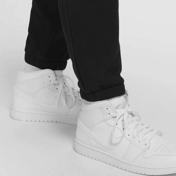 Спортивные штаны Nike DA9812-010.