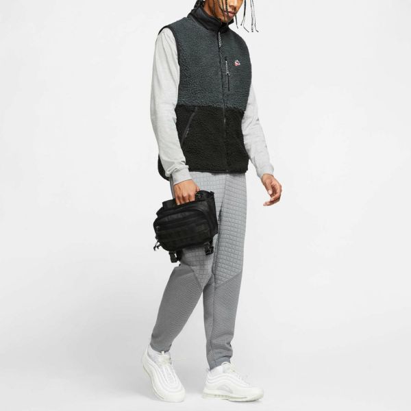Сумка Nike CQ3817-010.