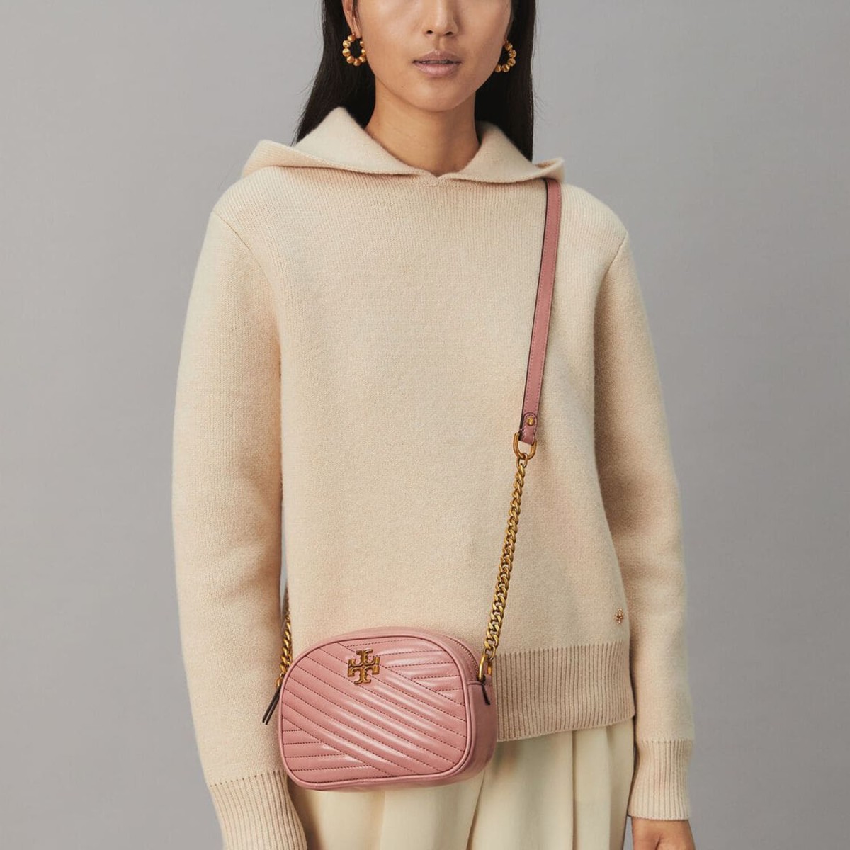 Сумка Tory Burch Kira Shevron Glazed Small Camera Bag 84197 0821