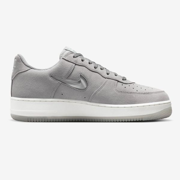 Кроссовки Nike Air Force 1 Low Retro.