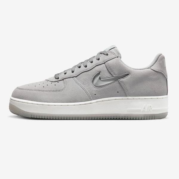 Кроссовки Nike Air Force 1 Low Retro.