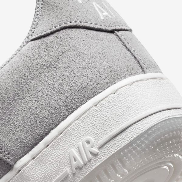 Кроссовки Nike Air Force 1 Low Retro.