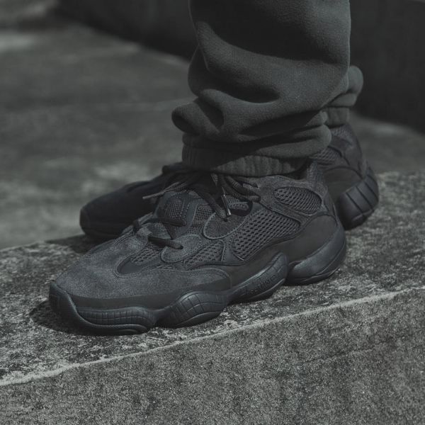 Кроссовки Adidas Yeezy 500 Utiblk/Utiblk/Utiblk.