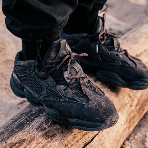 Кроссовки Adidas Yeezy 500 Utiblk/Utiblk/Utiblk.