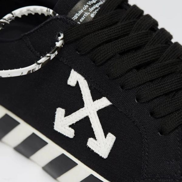 Кеды Off White Low Vulcanized Canvas Black White OMIA085F21FAB0021001.