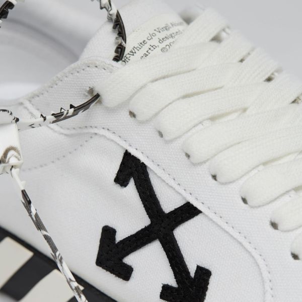 Кеды Off White Low Vulcanized Canvas White Black OMIA085F21FAB0020110.