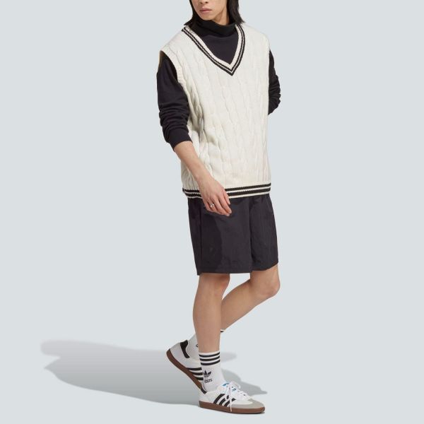 Шорты Adidas IC8410.