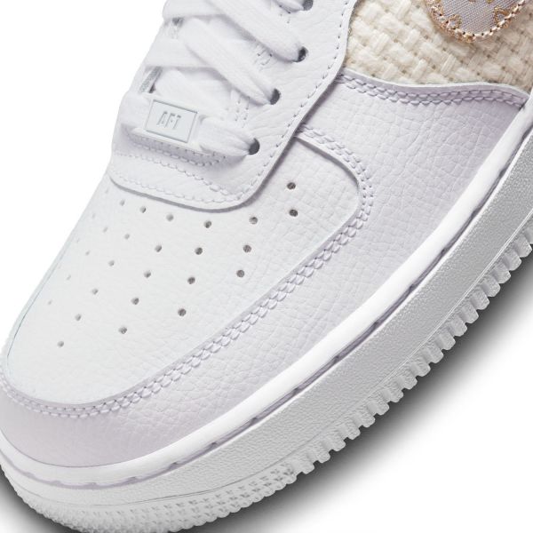 Кеди Nike WMNS Air Force 1`07 SE DO9458 100.