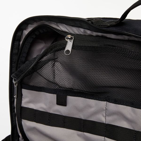 Спортивная сумка Nike CQ3833-010.