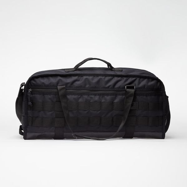 Спортивная сумка Nike CQ3833-010.