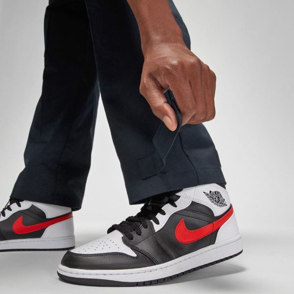 Спортивные штаны Nike DQ7342-010.