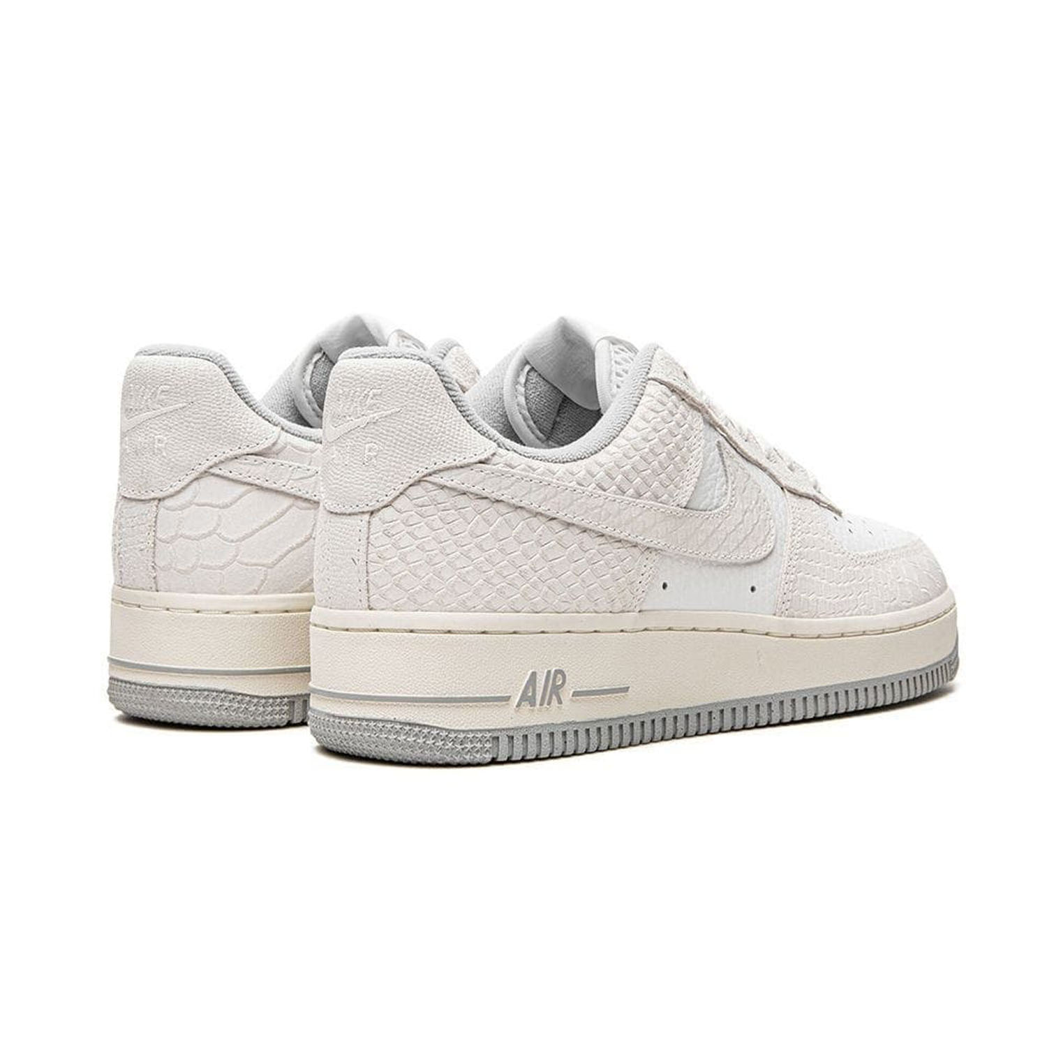 Кеди Nike WMNS Air Force 1 `07 DX2678 100