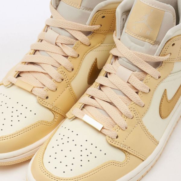 Кеды Nike Air Jordan 1 Mid SE FB9892 200.