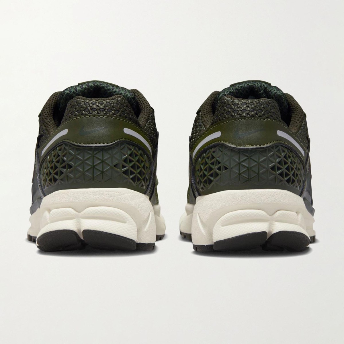 Кросівки Nike Zoom Vomero 5 FQ8898 325