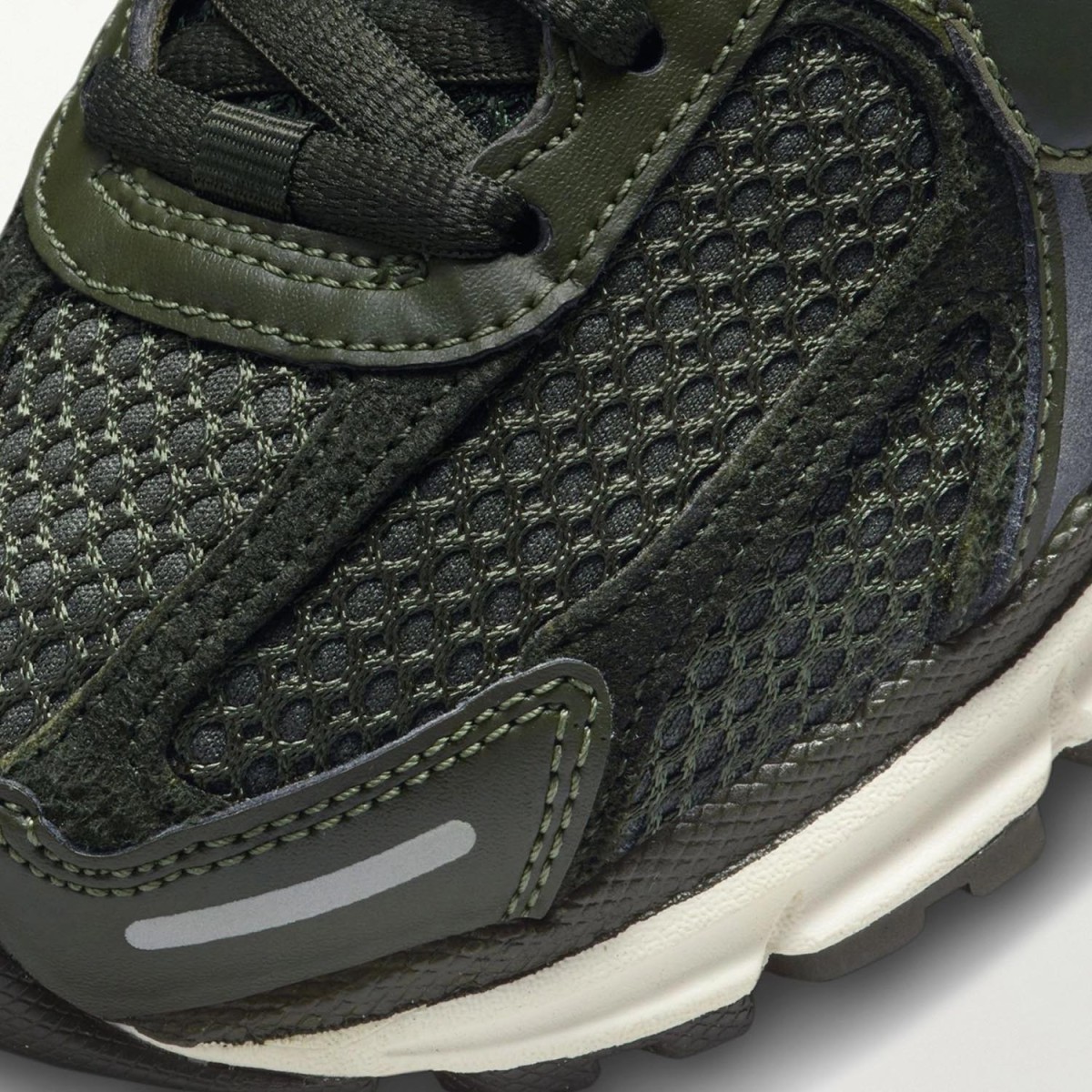 Кросівки Nike Zoom Vomero 5 FQ8898 325